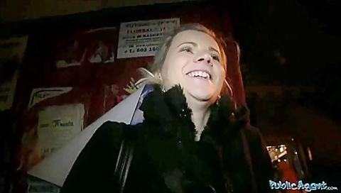 Lady Suck And Gets Shagged In Public