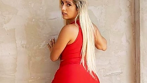 Mia Linz In Shes Bursting For You!